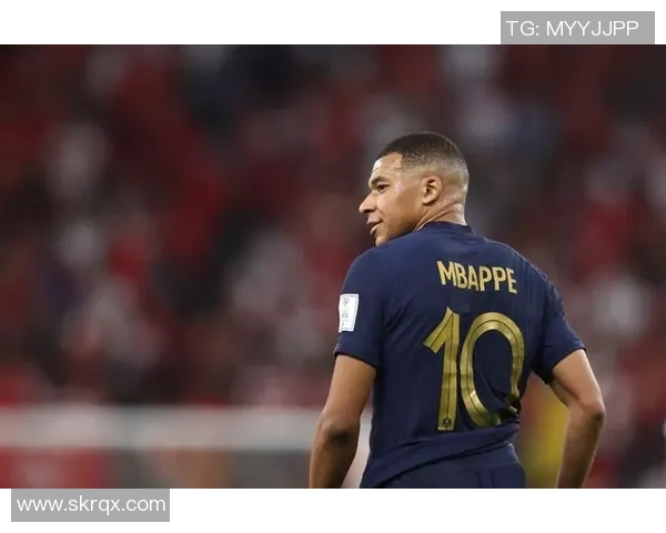 足球明星背影瞬间展现独特魅力与风采的精彩照片合集